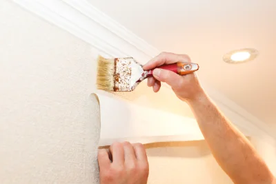 Pose de papier peint à Lachaussée-du-Bois-d'Écu — revêtements muraux et toiles de verre